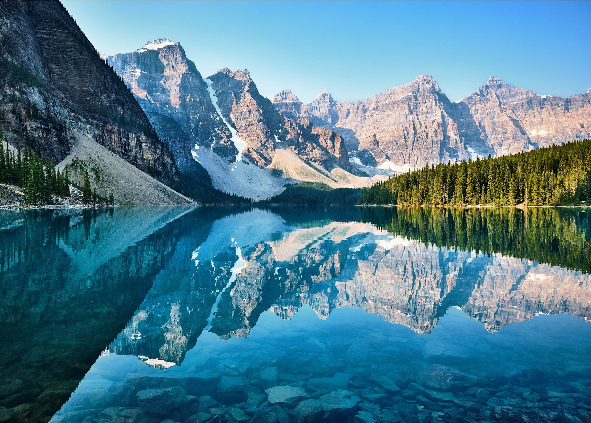 Turquoise lake surrounded by the Canadian Rockies